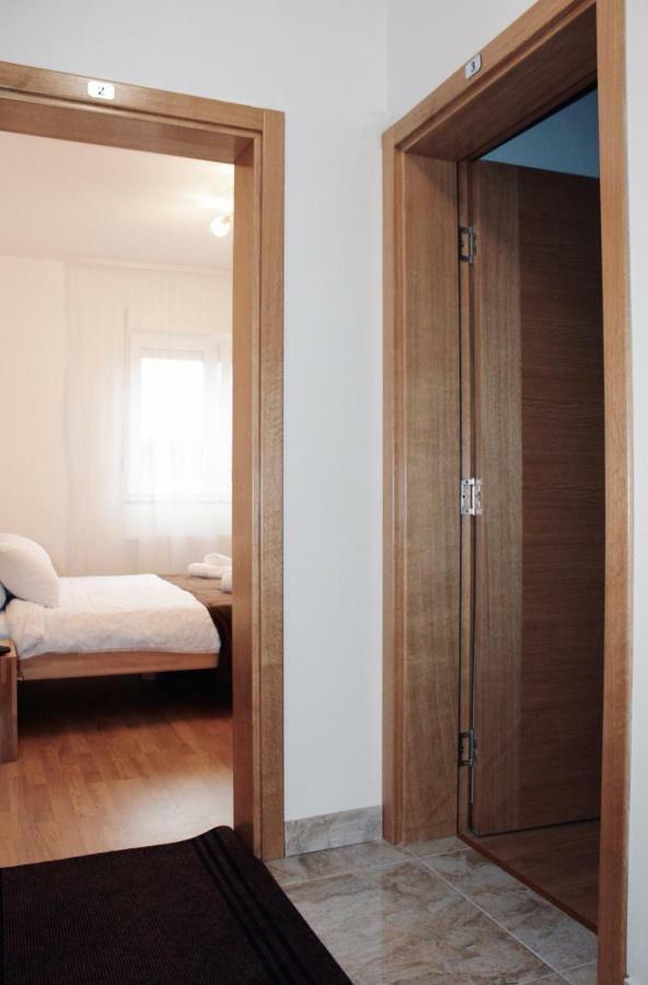 Konaciste Simce Bed & Breakfast คราลเยโว ภายนอก รูปภาพ